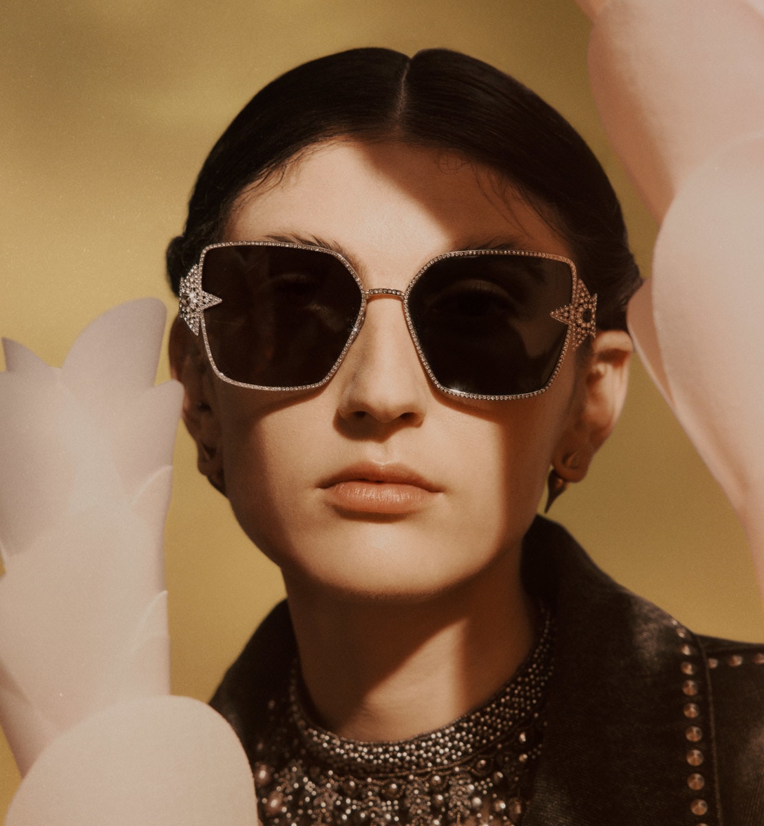 Dior sunglasses girl online